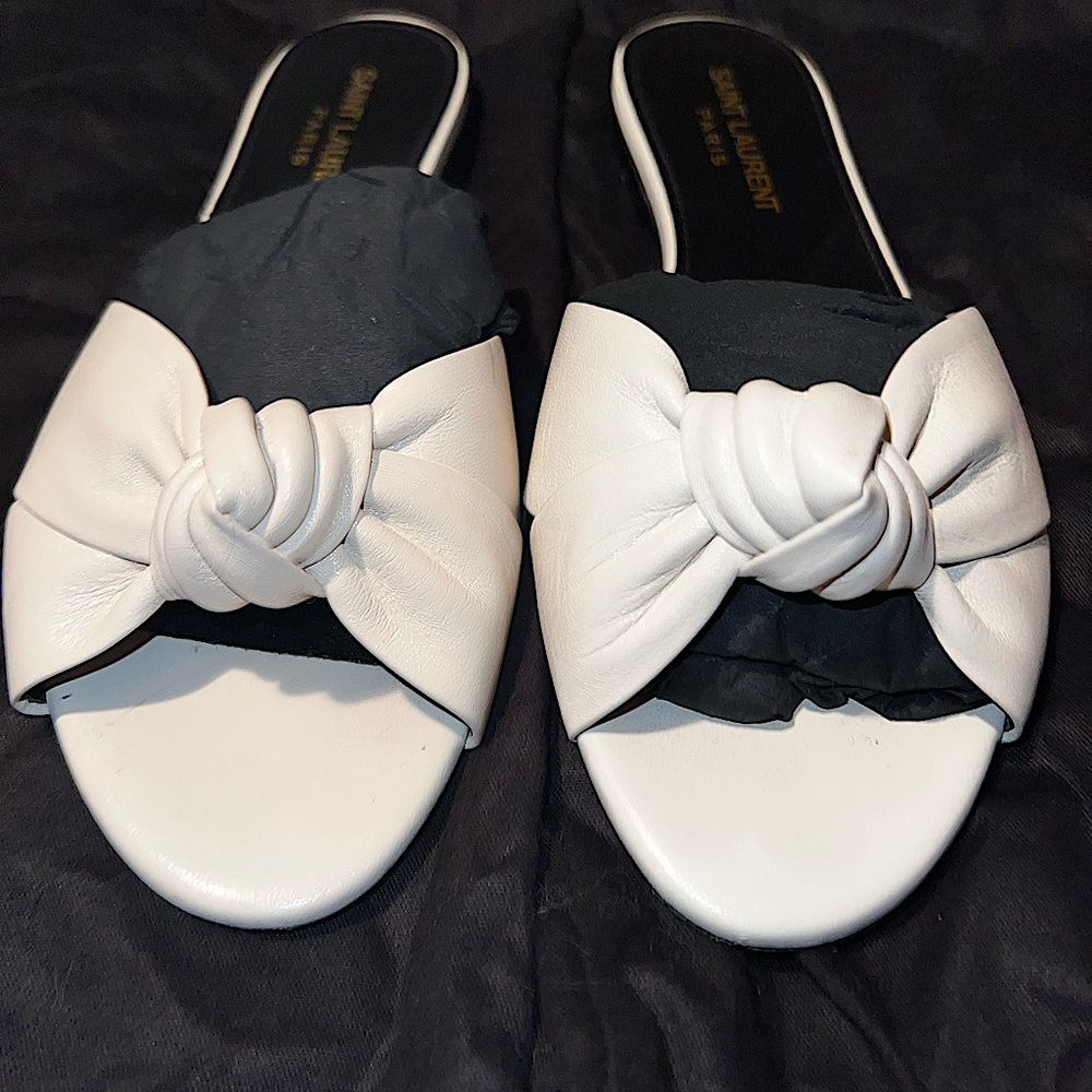 WHITE STAINT LAURENT LEATHER SLIDES SIZE 5.5 “WOMENS”